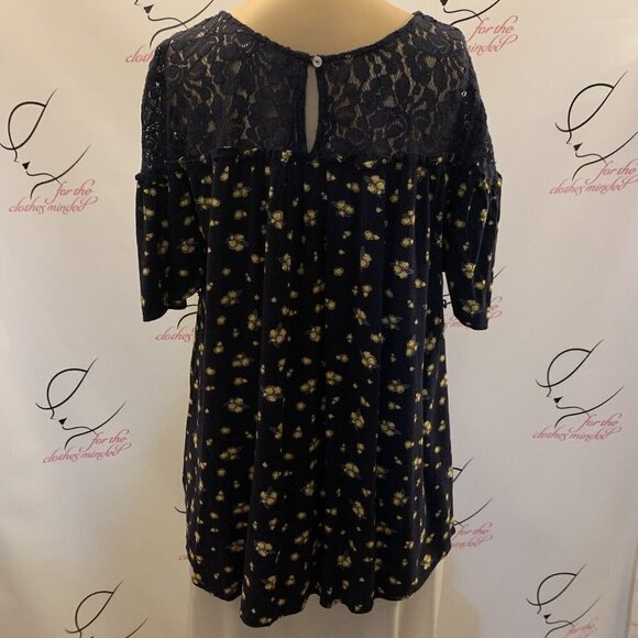 M M Maternity. Size Small. Pullover. Lace Yoke. Comfy Stretch Top. B81. - Picture 4 of 6